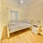Lovely 2 Bedroom In Apartamento