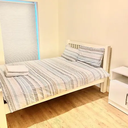 Lovely 2 Bedroom In *