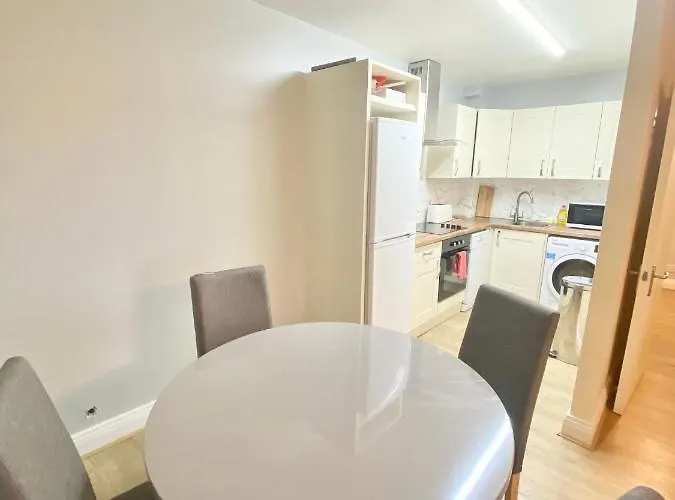 Lovely 2 Bedroom In *