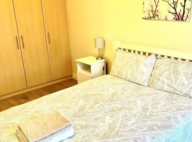 Lovely 2 Bedroom In Apartment