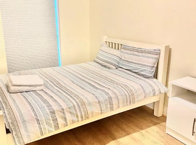 Lovely 2 Bedroom In *