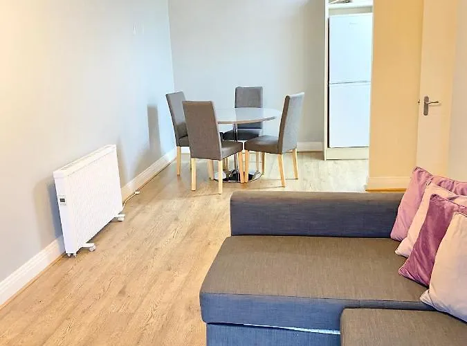 Apartment Lovely 2 Bedroom In