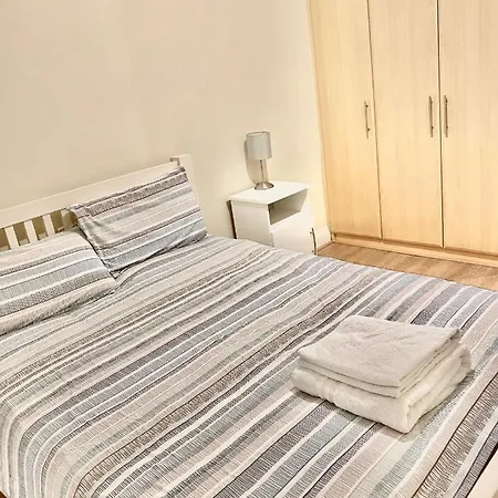 Lovely 2 Bedroom In Lägenhet *